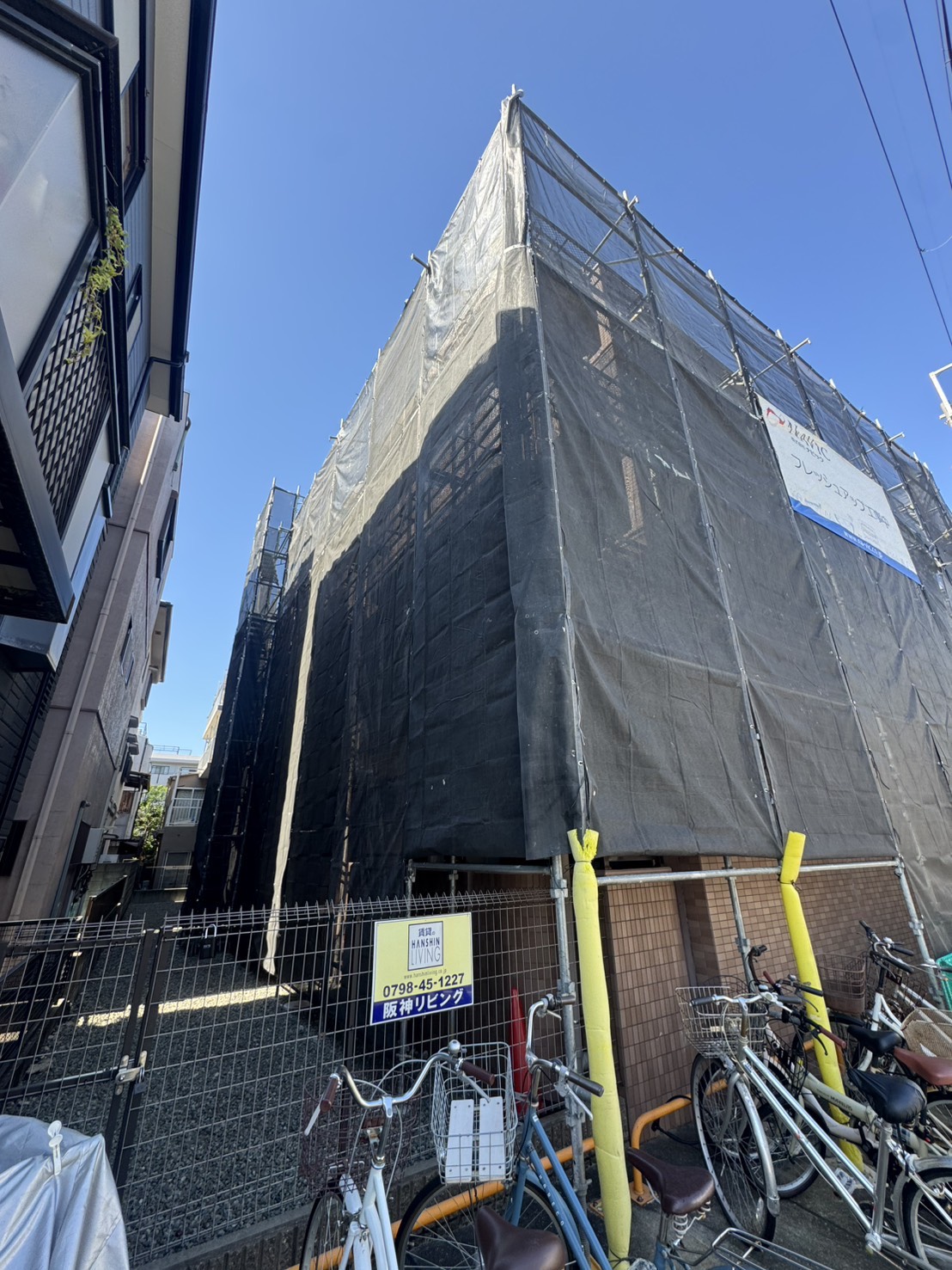 西宮市 ヴェルデ樋口 改修工事用仮設足場施工写真