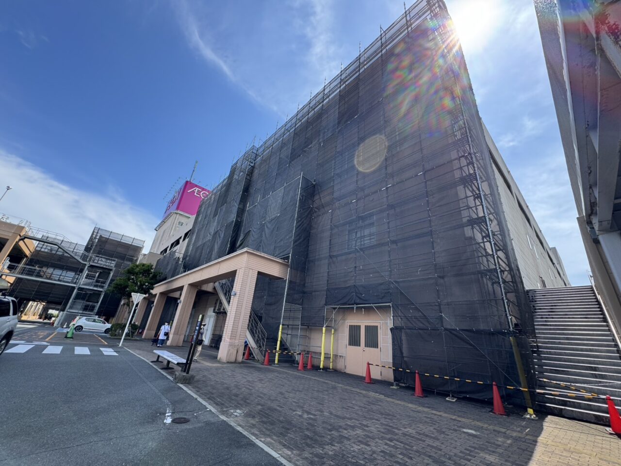 猪名川町 大規模商業施設の仮設足場施工写真